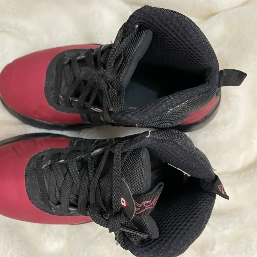Nike Air Max Boys Burgundy and Black Boots Size 5.5 Youth